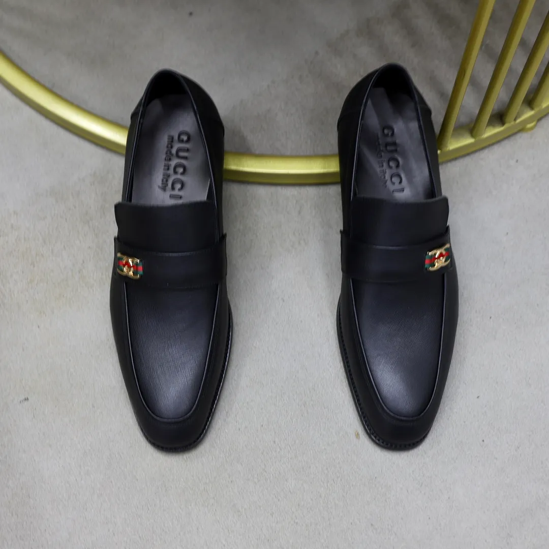 Men's shoes: 250🙅‍♂️🙅‍♂️🙅‍♂️Niuli Brand: GUCCI Size: 38-44 (45 can be customized) Level: Counter classic Material: Original soft cowhide upper Comfortable cowhide lining Original lightweight outsole Style category: Business casual footwear Driving leather shoes Color: Actual picture color